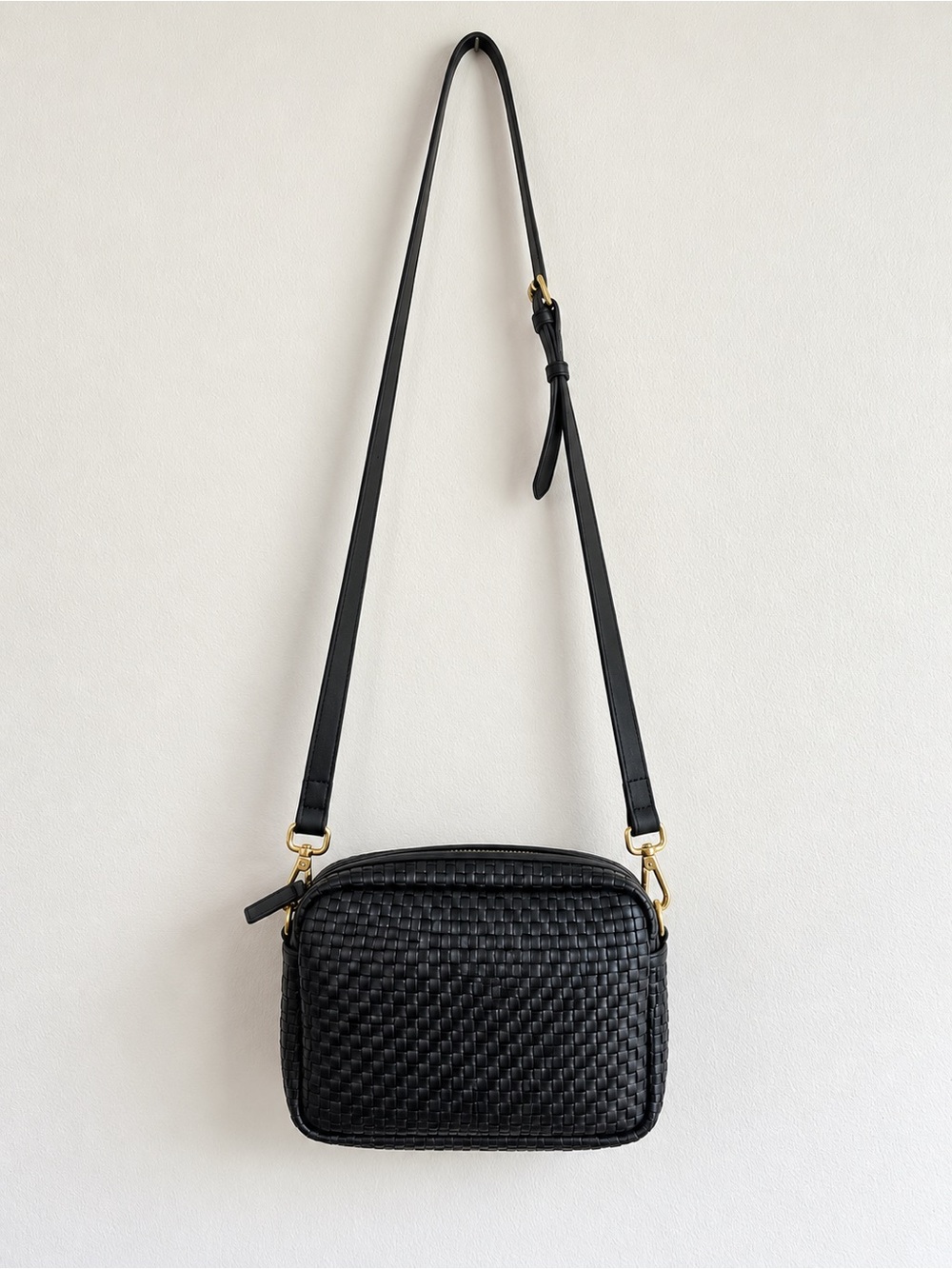 Quince Italian Leather Handwoven Crossbody in black 🖤